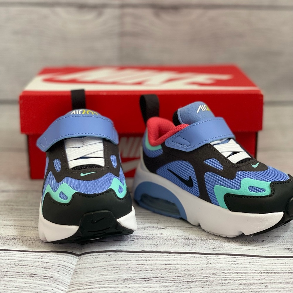 Nike 270s in periwinkle and teal. Size 4